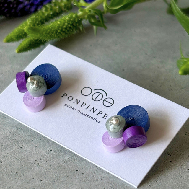 紙のあじさいイヤリング・ピアス 　涼しげパープル　ペーパークイリング　浴衣や夏コーデに　軽くて耳が痛くない