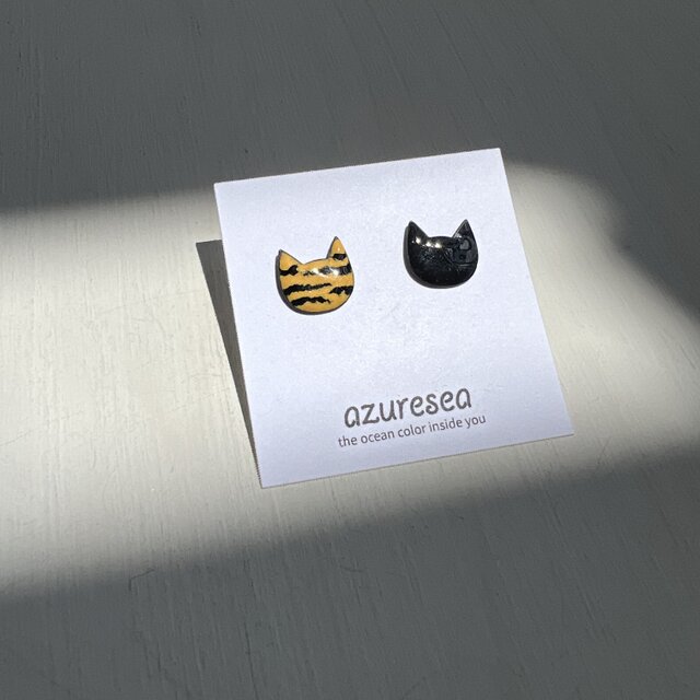 ミニトラネコとクロネコ　チタンポストピアス