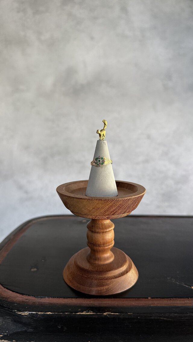 040 ヴィンテージ　 「光の庭園」エメラルドとダイヤモンドのゴールドリング