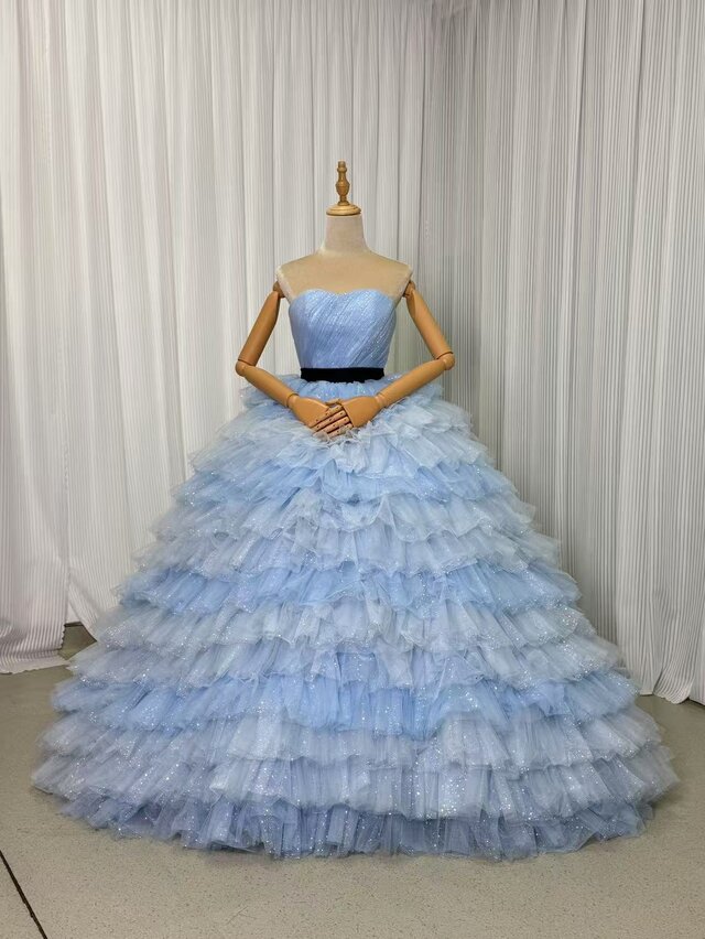 カラードレス ブルー ベアトップ キラキラチュール 柔らかく重ねたチュールスカート 優しい 花嫁 ロングトレーン