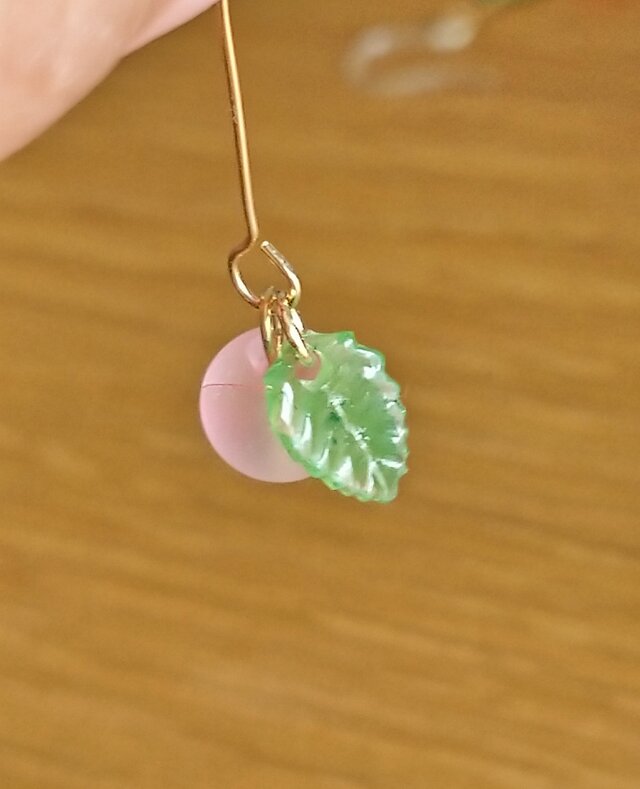 桃のピアスorイヤリング | iichi 日々の暮らしを心地よくする