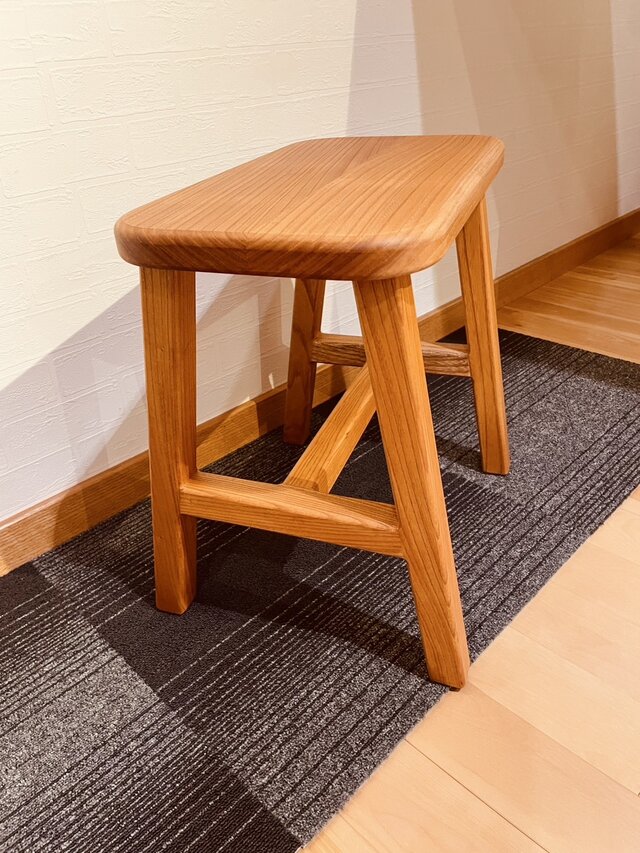 欅スツール（小） スツール 木製 椅子 一枚板 おしゃれ 北欧 玄関スツール けやき