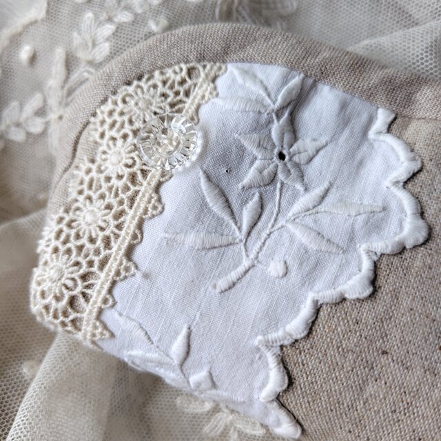 アンティークヨーロッパ 透しの十字架リネンフィレレース プチドイリー 青い麻布付 アンティークヨーロッパ 透しの十字架リネンフィレレース プチ