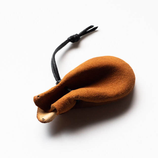 鹿革の巾着 アイオライトサンストーン 鹿革の巾着 アイオライトサンストーン | iichi 日々の暮らしを心地よく