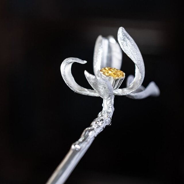 蓮の花のかんざし - 蓮の優雅さと調和を巧みに表現 K175 | iichi 日々