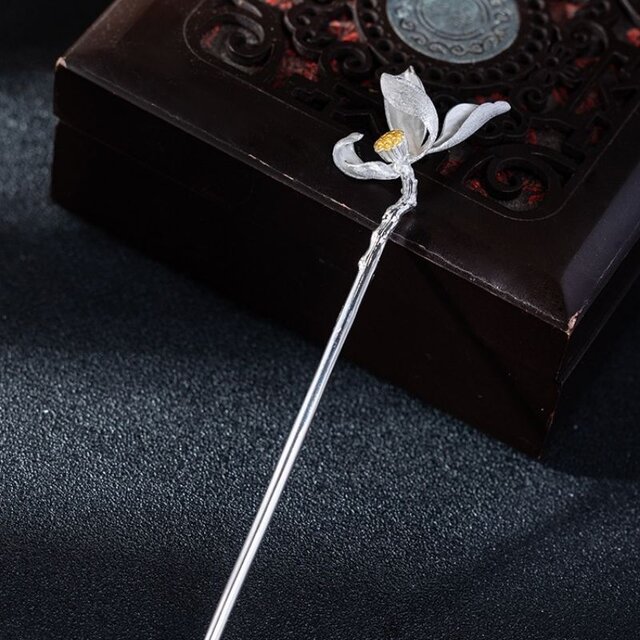 蓮の花のかんざし - 蓮の優雅さと調和を巧みに表現 K175 | iichi 日々