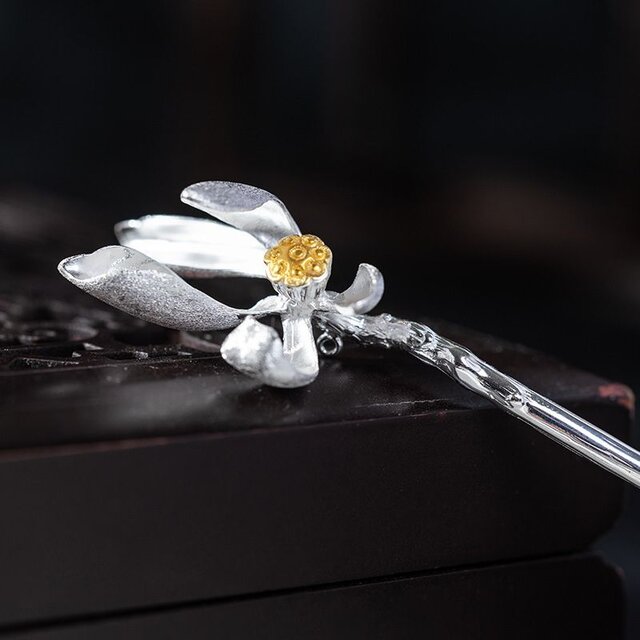 蓮の花のかんざし - 蓮の優雅さと調和を巧みに表現 K175 | iichi 日々