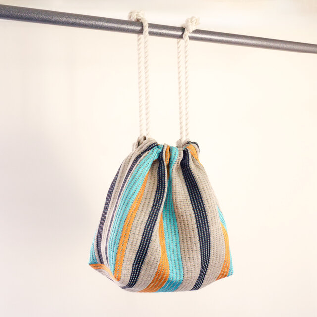 リネンと絹の手織り巾着バックOTB 21cm×21cm×10.5cm | iichi 日々の