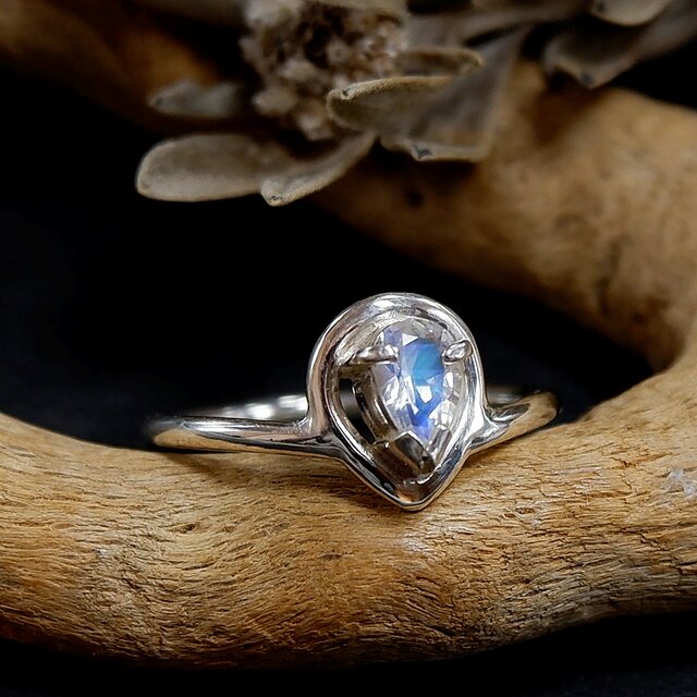 ～鮮やかなブルーの幻想～アンデシン・ラブラドライトのデザインリング　12.5号 天然石アクセサリー　一点物　macari