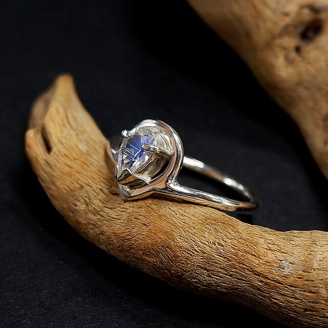 鮮やかなブルーの幻想～アンデシン・ラブラドライトのデザインリング