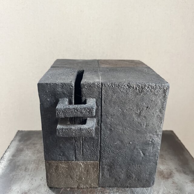オブジェ　(花器)　黒釉&焼締　幾何学&縞&線刻紋　box with a fence No.2