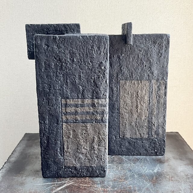 オブジェ　(花器)　黒釉&焼締　幾何学&縞紋　box with a fence 長角型　No.1、2