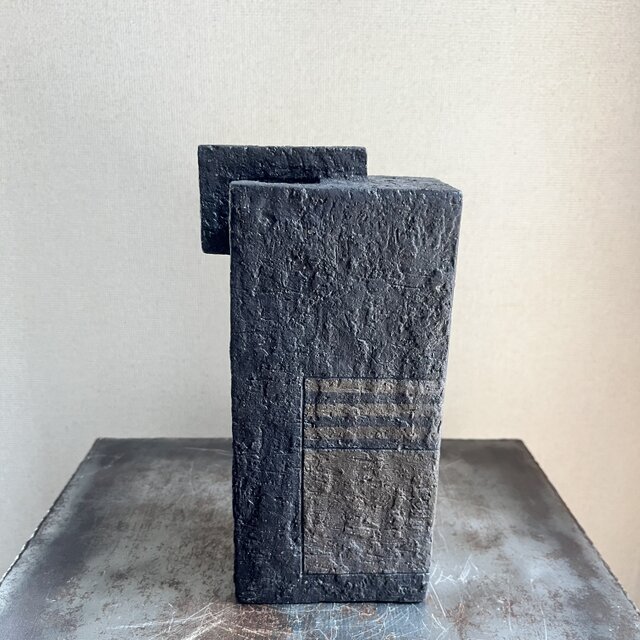 オブジェ (花器) 黒釉&焼締 幾何学&縞紋 box with a fence 長角
