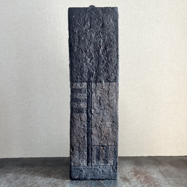 土灰釉掛分け 手作り花器 オブジェ (花器) 黒釉&焼締 幾何学&縞紋 box with a fence 長角
