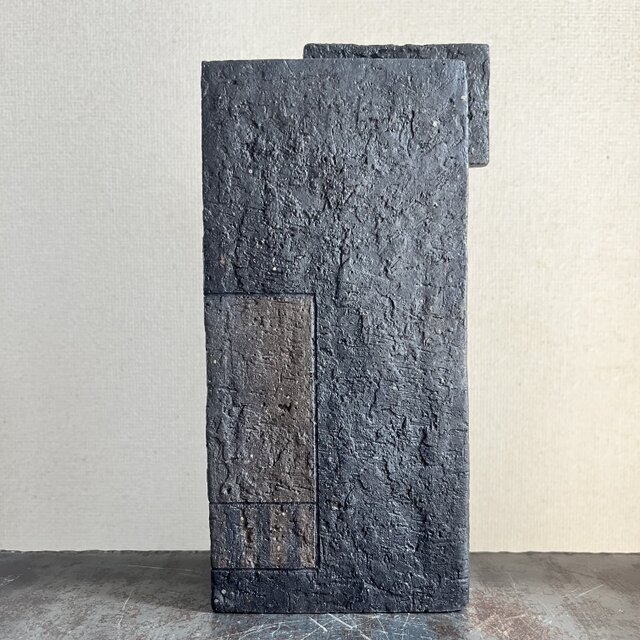 オブジェ (花器) 黒釉&焼締 幾何学&縞紋 box with a fence 長角型 No.1