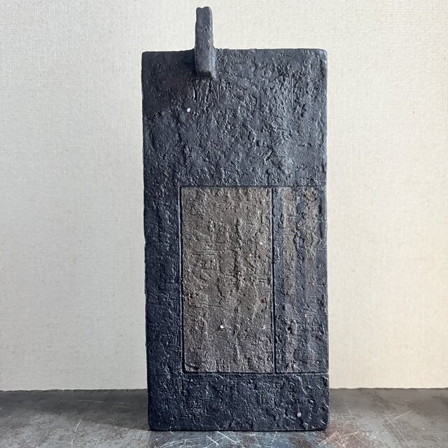 オブジェ (花器) 黒釉&焼締 幾何学&縞紋 box with a fence 長角型 No.1