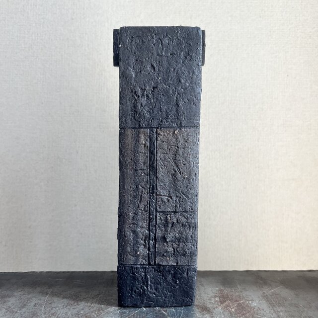 オブジェ (花器) 黒釉&焼締 幾何学&縞紋 box with a fence 長角型 No.1