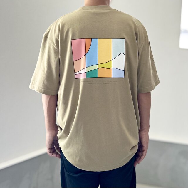 『2025新作』【ユニセックス】four seasonsバックプリント ビッグシルエットTシャツ 5色展開【サンドカーキ】