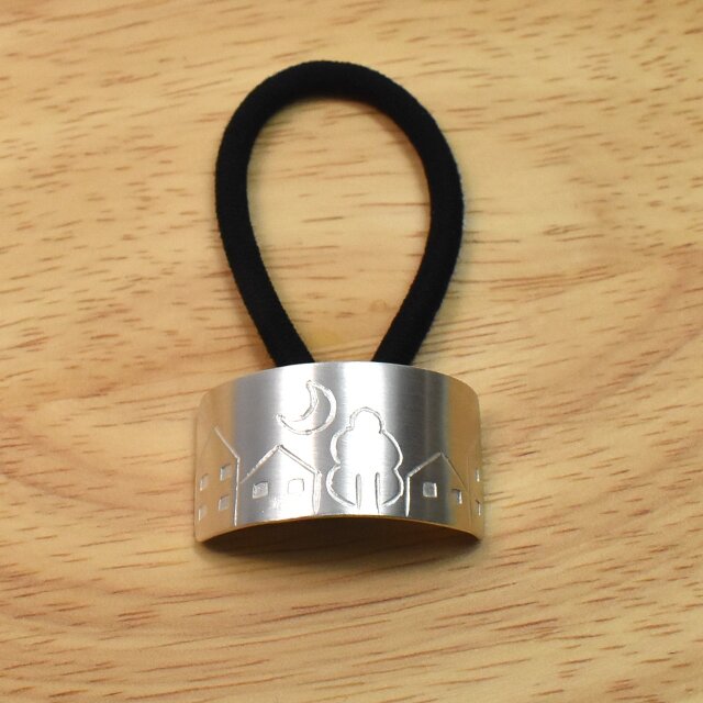 三日月と町並み 1つ結び用シルバーヘアゴムA | iichi 日々の