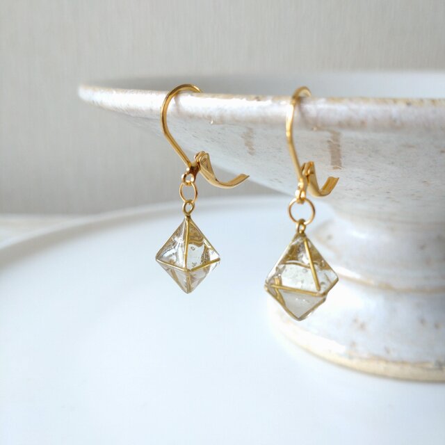 北欧ヒンメリモチーフの耳飾り ゴールドカラー