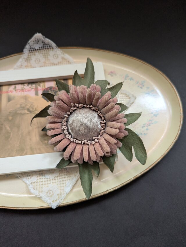 ブローチ ヒマワリ（ローズブロン色）B39