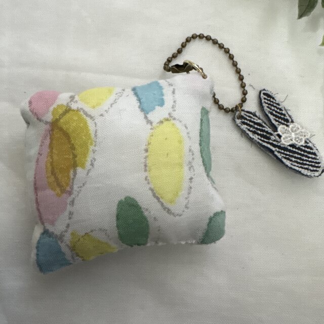 ＊ハンドメイド　ミナペルホネンジェリービーンズフワラpomppiaキーリング