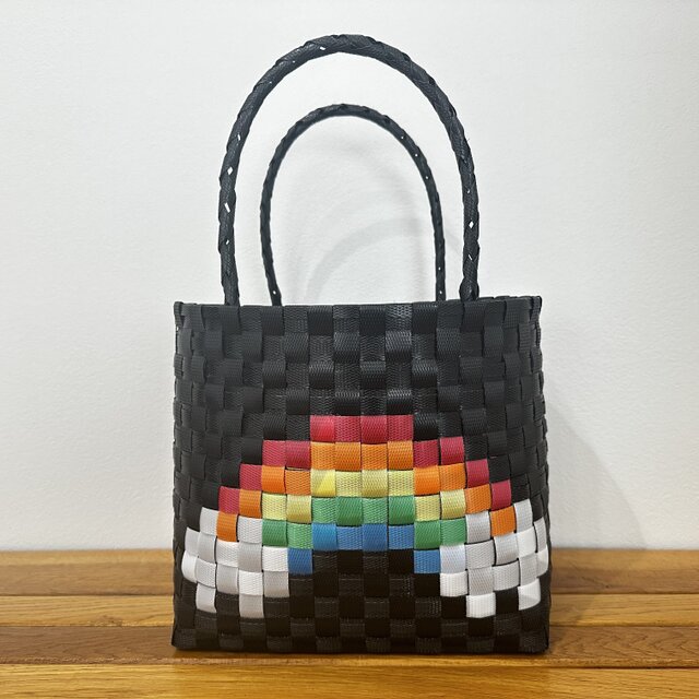 虹　レインボー　ピースマーク★プラカゴ★お散歩バッグ　温泉バッグ　エコバッグ　PPバンド　カゴバッグ