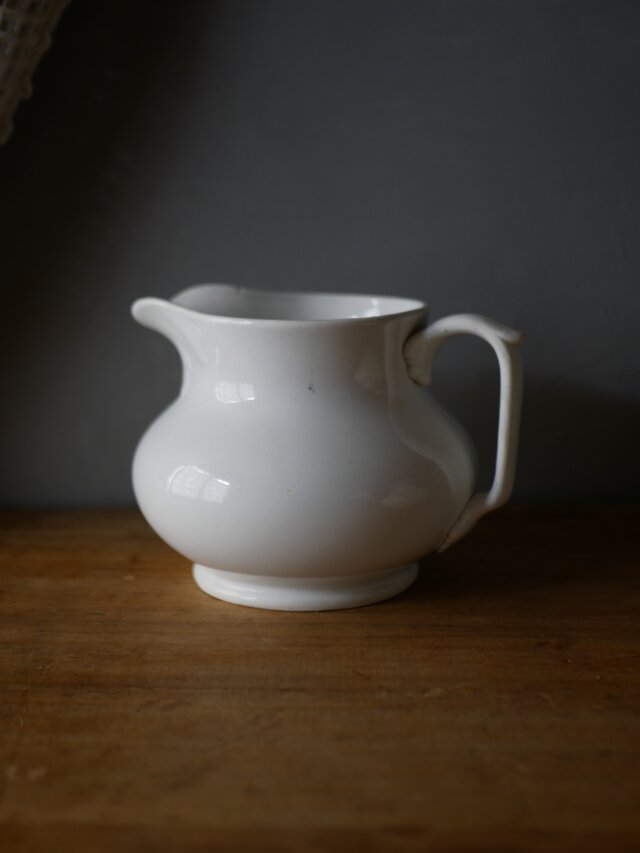 Creil et Montereau クレイユモントロー 白地のピシェ フランス