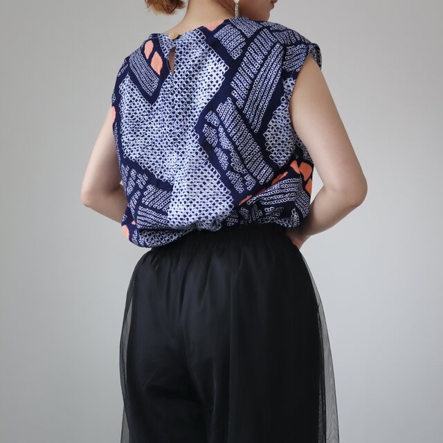 浴衣リメイク　麻ブラウス　軽くて涼しい 浴衣リメイクブラウス作家一点物 夏祭り 花火 涼しい 内輪柄 うちわ