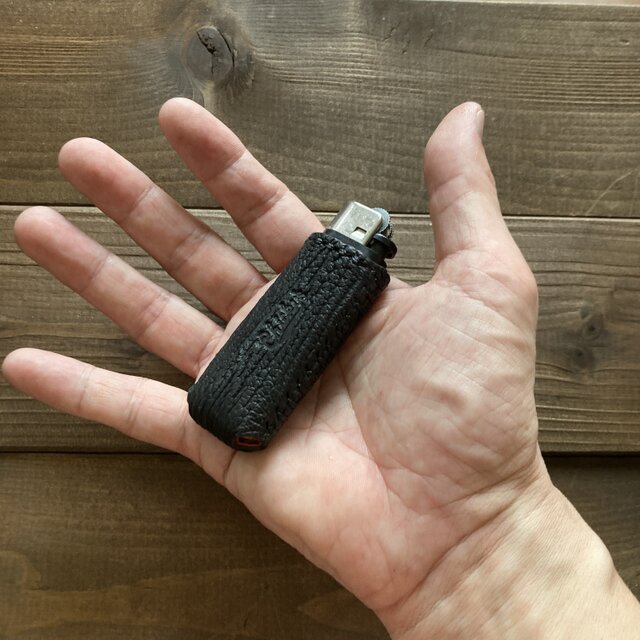 ライターカバーtype-3カスタム(黒×赤・シャークスキンver.)