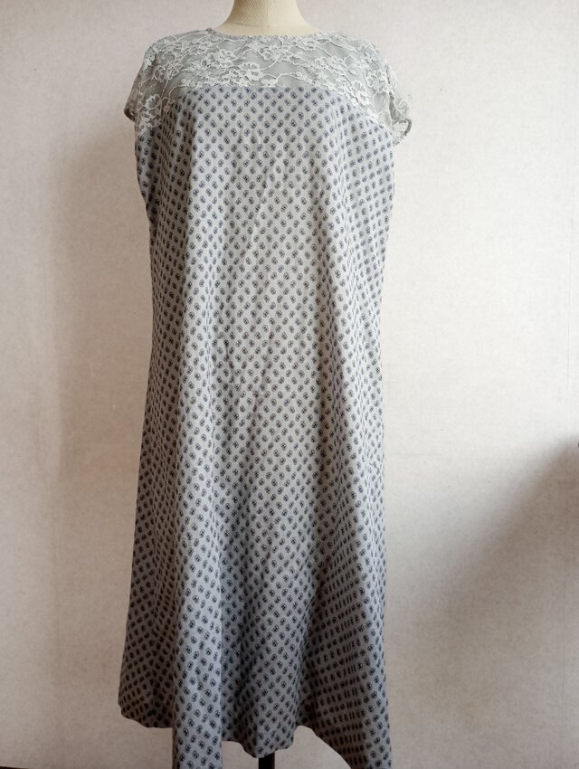 フレンチスリーブ　ワンピース