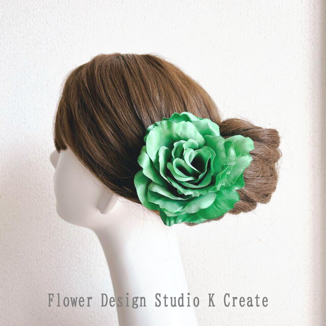 緑色の薔薇の髪飾り　緑色　グリン　バラ　大きめ　花径12cm　フラメンコ　フローレス　花飾り