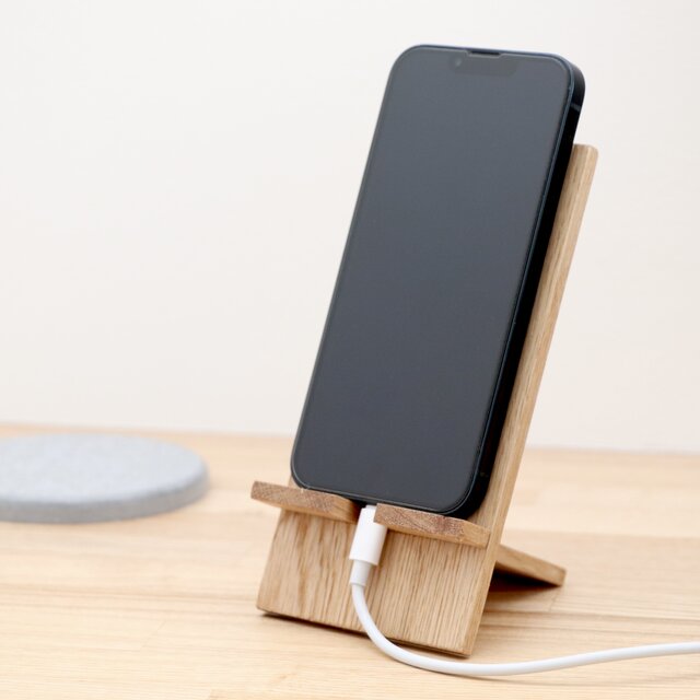 【２段階調整】組み立て木製スマホスタンド〈ナラ・スクエア〉