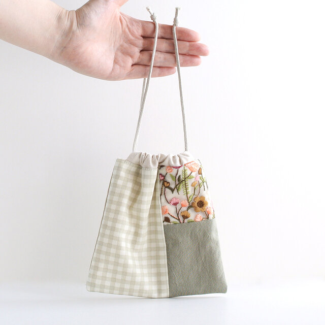 インド刺繍リボンとパッチワークの巾着ポーチ | iichi 日々の暮らしを