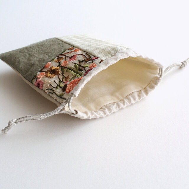 インド刺繍リボンとパッチワークの巾着ポーチ | iichi 日々の暮らしを