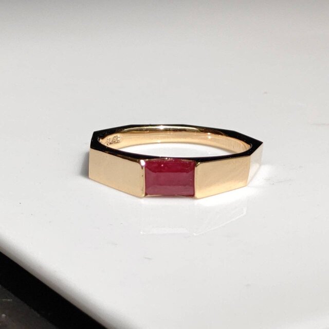 ルビー　0.61ct　オクタゴンカット　カット印台　シルバーSV925リング