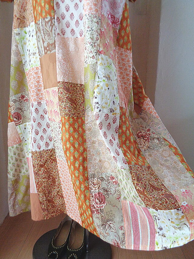 sold handmade::フードの内側パッチワークワンピース：北欧英国