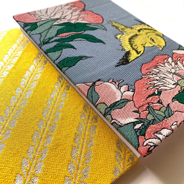 【参考展示品】『芍薬にカナアリ』　葛飾北斎御朱印帳　B6大判　ピオニー　金有　清浄　威厳　幸運　日本画　アート　御朱印帳　桐生織