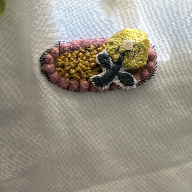 ★ ☆ ＊ ＊★ ＊ハンドメイドミナペルホネンタルトスキップブローチパール