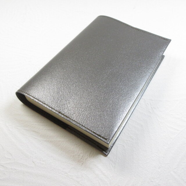 《ピックスキン》文庫本サイズ・一枚革のブックカバー・0424