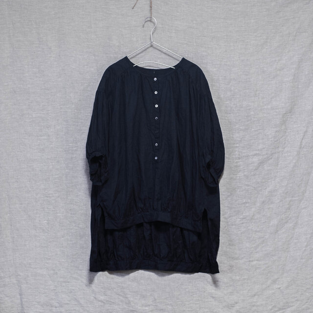 リネン変形７部袖ギャザーチュニック　紺色