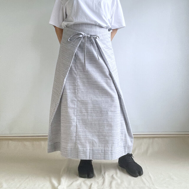 1点もの】四角布のスカート -綿麻 着物地 水色の絣縞