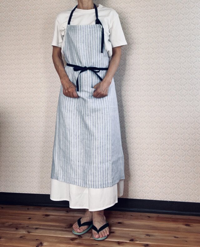 セール 登場から人気沸騰 リネンエプロン 日々の暮らしを心地よく iichi | バイカラー〉 エプロン