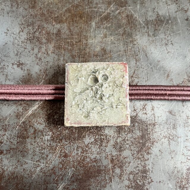 梟　帯留　白土灰釉　No.2