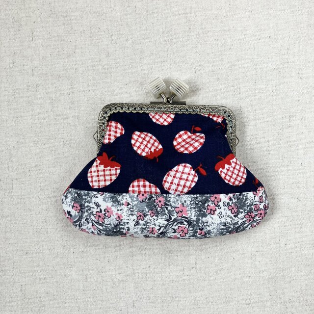 がま口ポーチ　 いちご柄