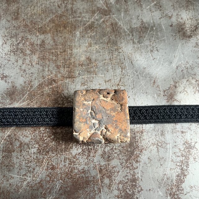 帯留　赤泥彩　square