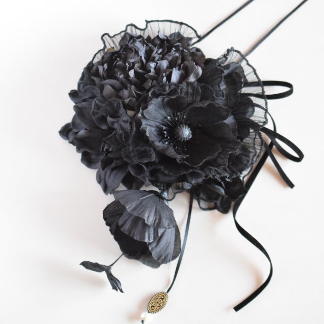 ブラックポピー》花パルフェ⋆バッグチャーム | iichi 日々の暮らしを 