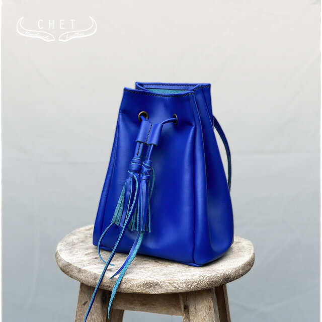 レザーハンドバッグ ショルダーバッグとしても使える２Way紐バッグ・ロイヤルブルー