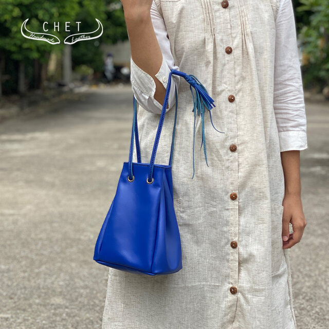 レザーハンドバッグ ショルダーバッグとしても使える2Way紐バッグ