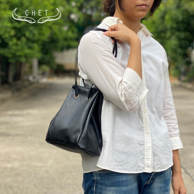 レザーハンドバッグ ショルダーバッグとしても使える２Way紐バッグ・ブラック